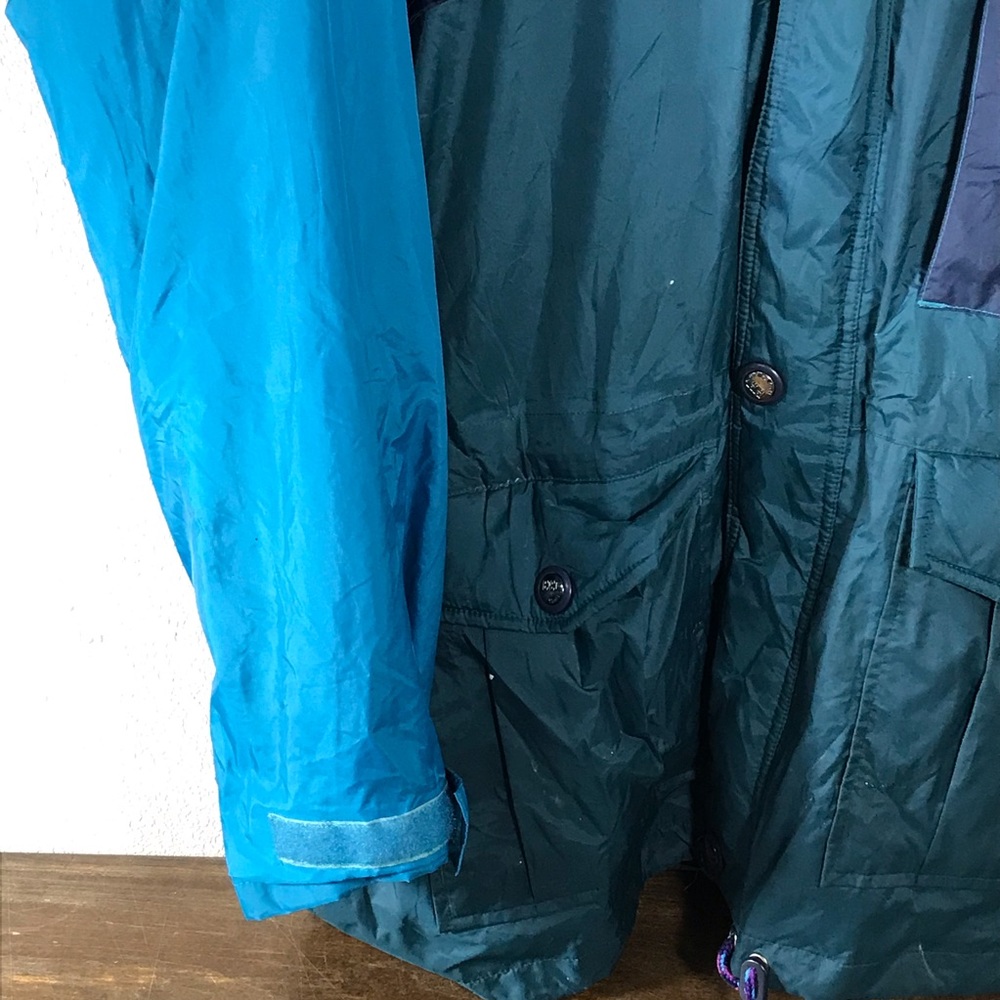 Helly Hansen Vented Windbreaker Jacket Size Large - image 3